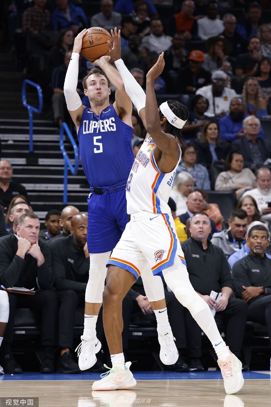 俄克拉荷马雷霆训练开放日，国际比赛日篮板制胜引欢呼，足总杯在即，轮换策略成焦点的简单介绍