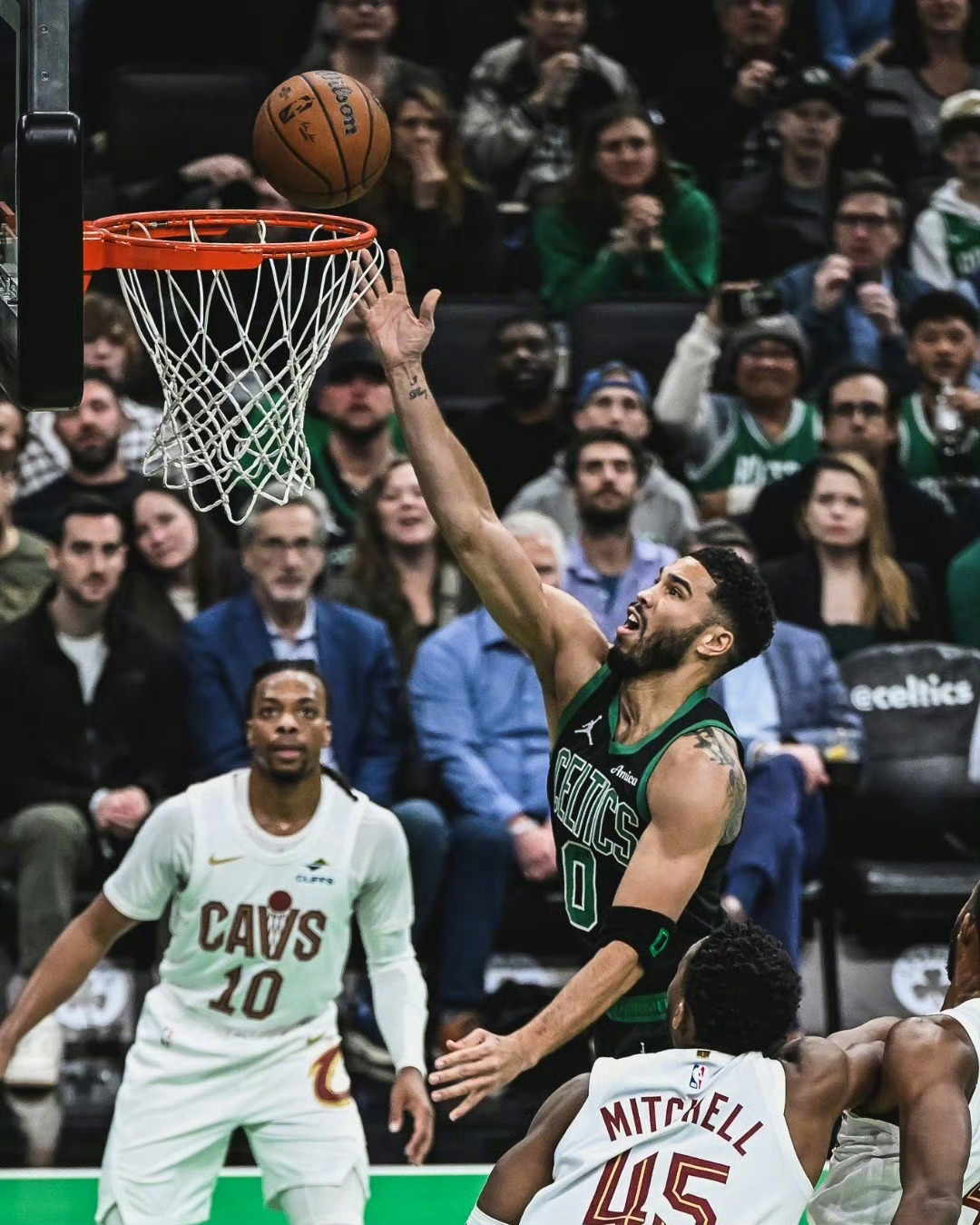 波士顿凯尔特人训练开放日；加时末段止住颓势引欢呼；NBA总决赛在即；纪律约束更严格的简单介绍