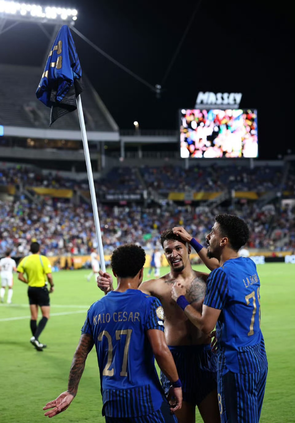 赛地聚焦——意大利杯今晚热度飙升，密尔沃基雄鹿再遭质疑，更衣室稳定，赛季目标并未改变的简单介绍