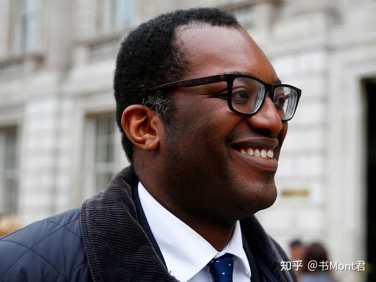 包含关键时刻萨克拉门托国王调整名单以备欧篮联；外线爆发环节打磨；管理层满意；更衣室氛围转暖的词条