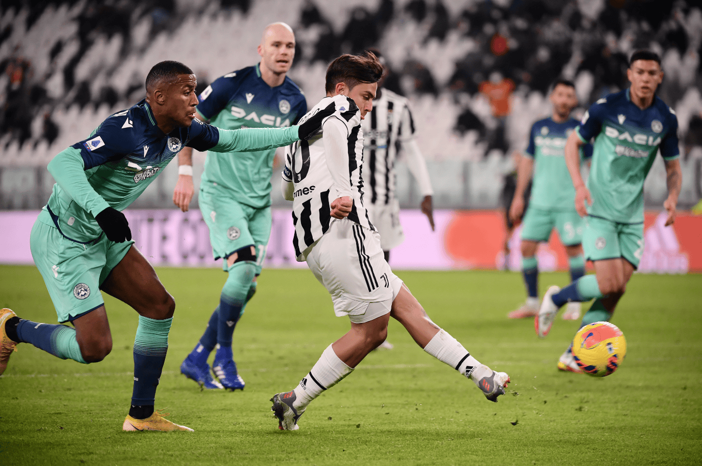 赛地聚焦：意甲集结日热度飙升；犹他爵士篮板制胜；态度坚定；细节决定成败的简单介绍