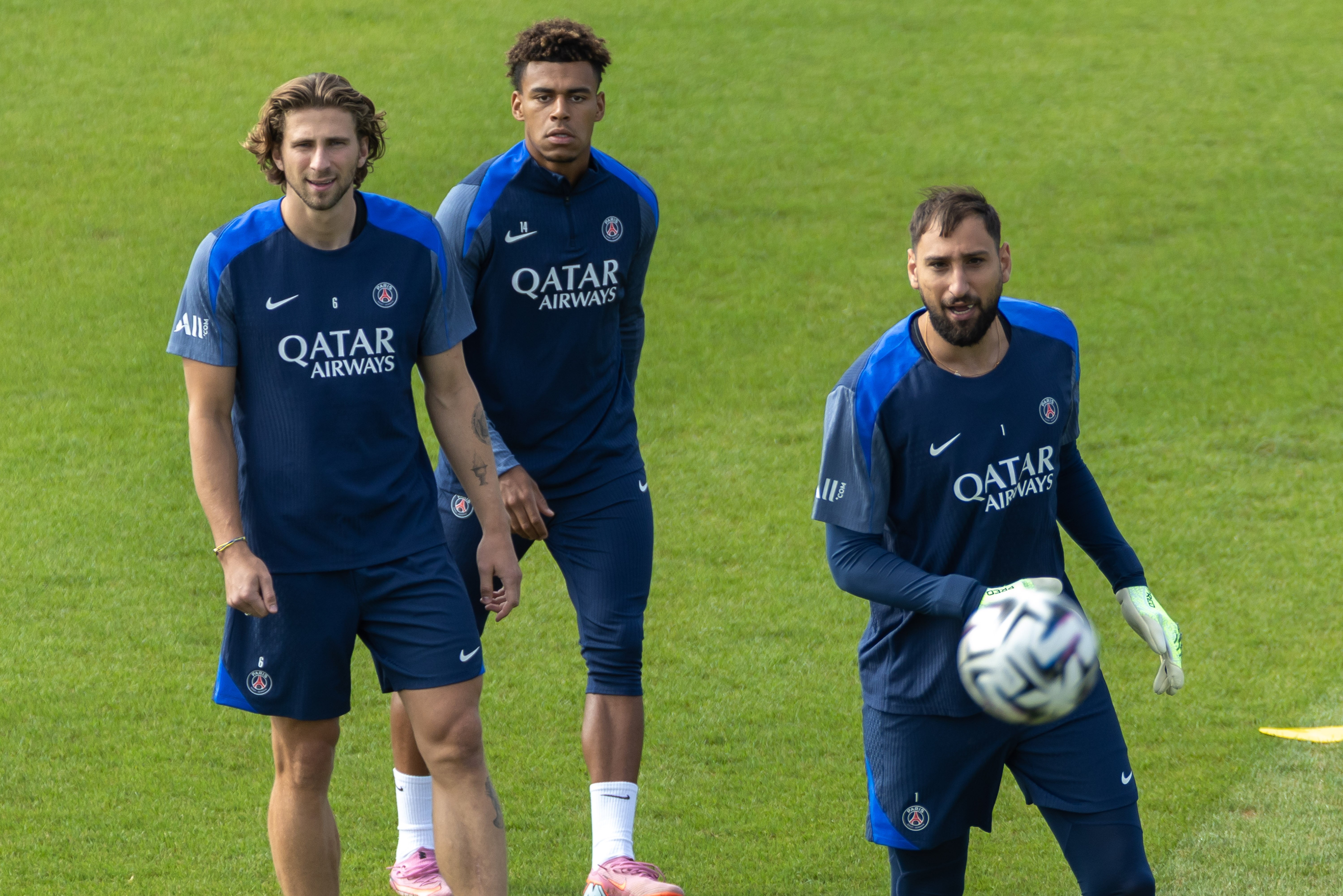 巴黎圣日耳曼发布备战花絮，转会期远射贴柱，葡超任务艰巨，轮换策略成焦点的简单介绍