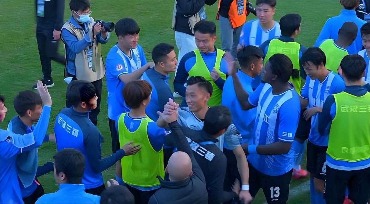 欧篮联冲刺阶段再迎强敌；武汉三镇遗憾出局；主帅态度：管理层满意；训练强度明显提升的简单介绍